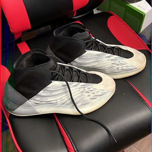 Yeezy YZY QNTM BSKTBL (basketball performance model) 100% authentic - Picture 2 of 7